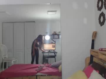 mia_jonnes chaturbate